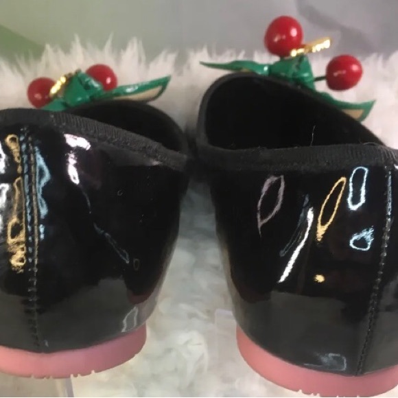 Hello Kitty patent cherry ballet flats with charm. Size 7 - Picture 12 of 13